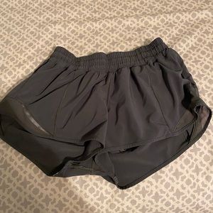 forest green lululemon hotty hot shorts